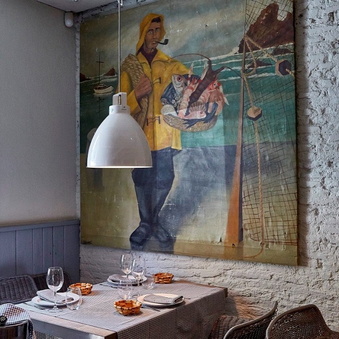 Cuadro del pescador gallego en el comedor de El Pescador